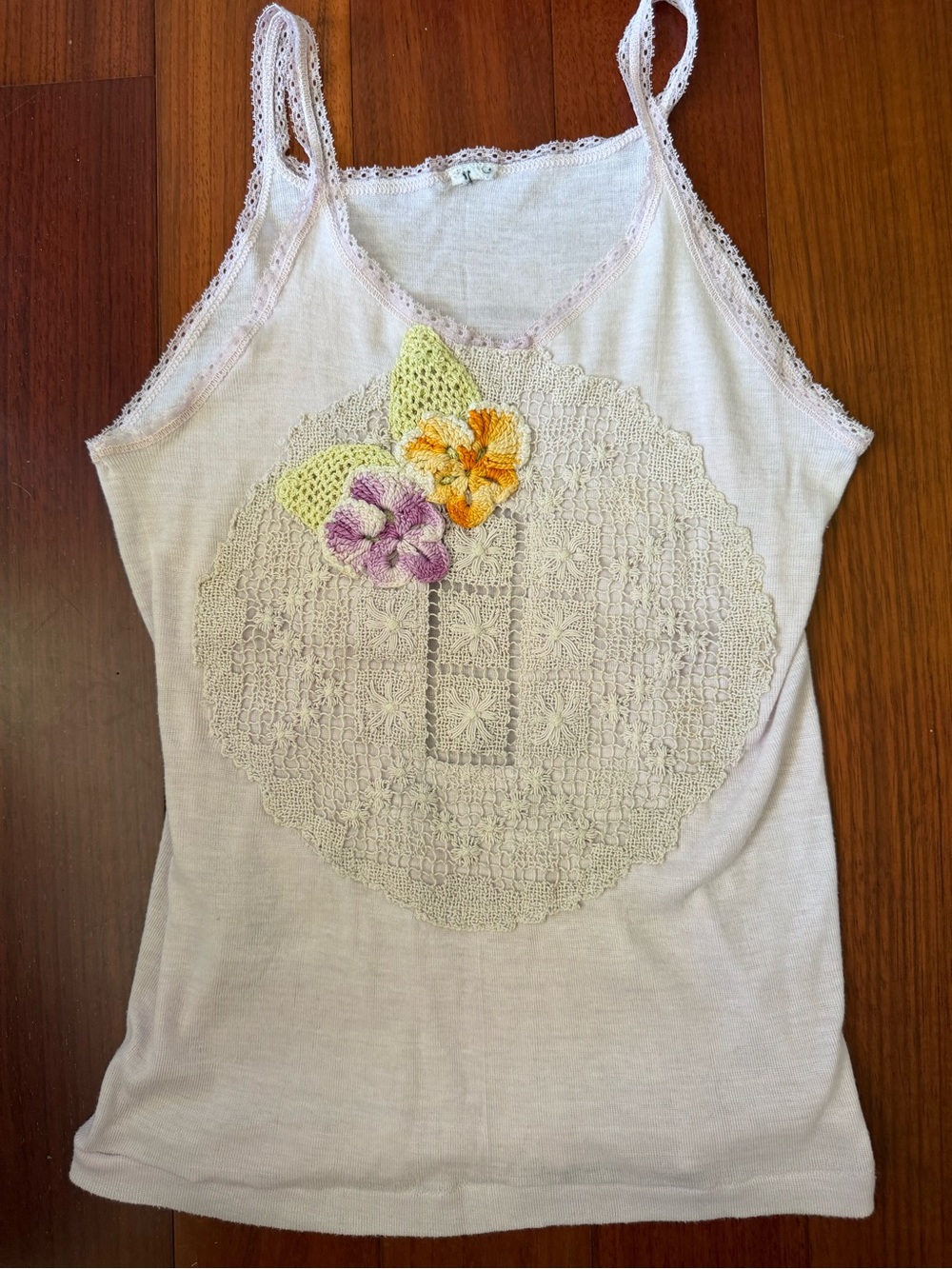 Women's Vintage 40+ year old Lace-Trim Floral Crochet Appliqué Tank Top